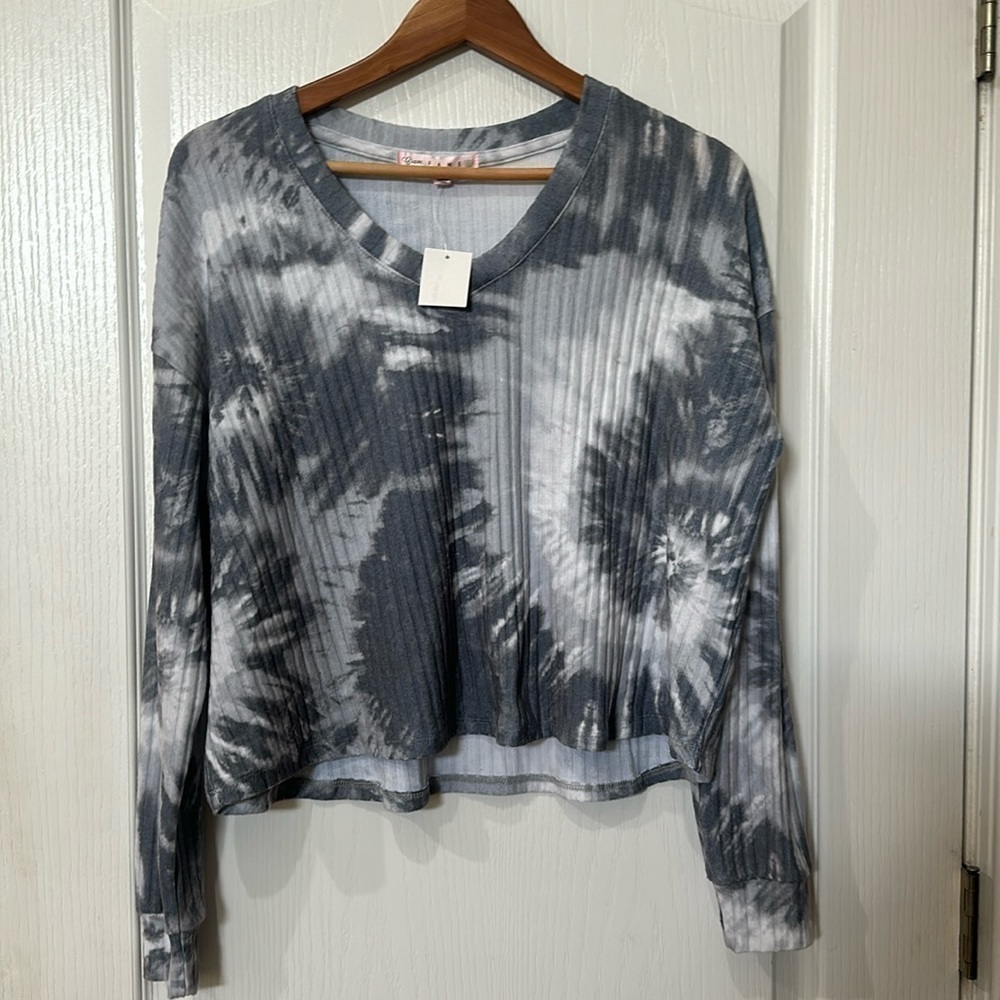 Crave fame, size large, gray, white tie-dye, long sleeve, ribbed top NWT